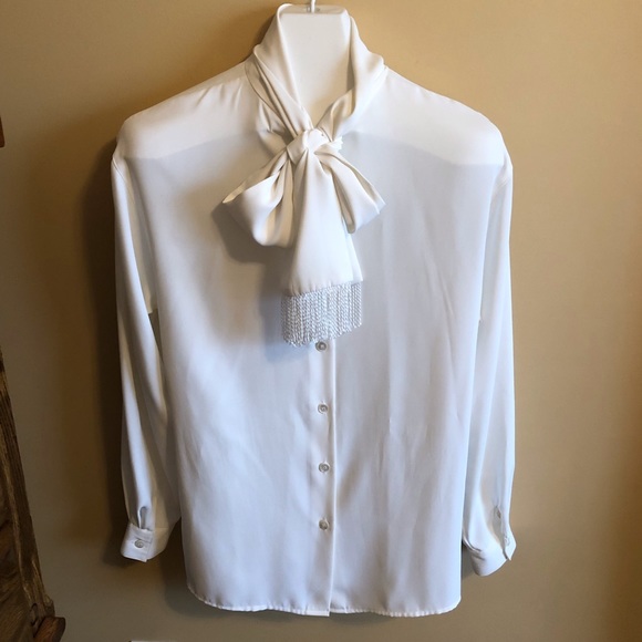 Liz Claiborne Tops - Liz Claiborne Size 10 Cream Colored Long Sleeve Blouse